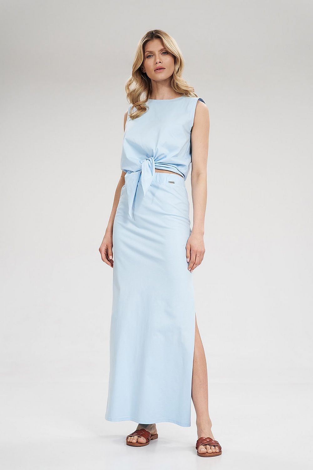 Shop women’s long skirts online. Find maxi skirts, pleated long skirts, formal skirts & flowing designs perfect for work, casual, and special occasions.