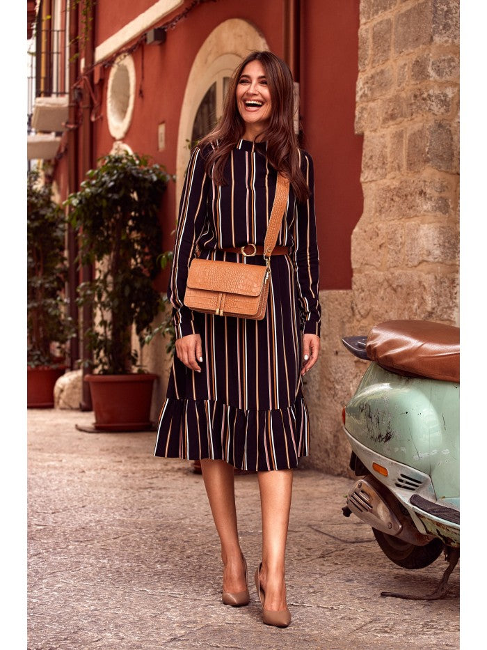 Shop women’s daydresses ideal for work and office. Stylish, comfortable, and professional dresses perfect for everyday wear and meetings.