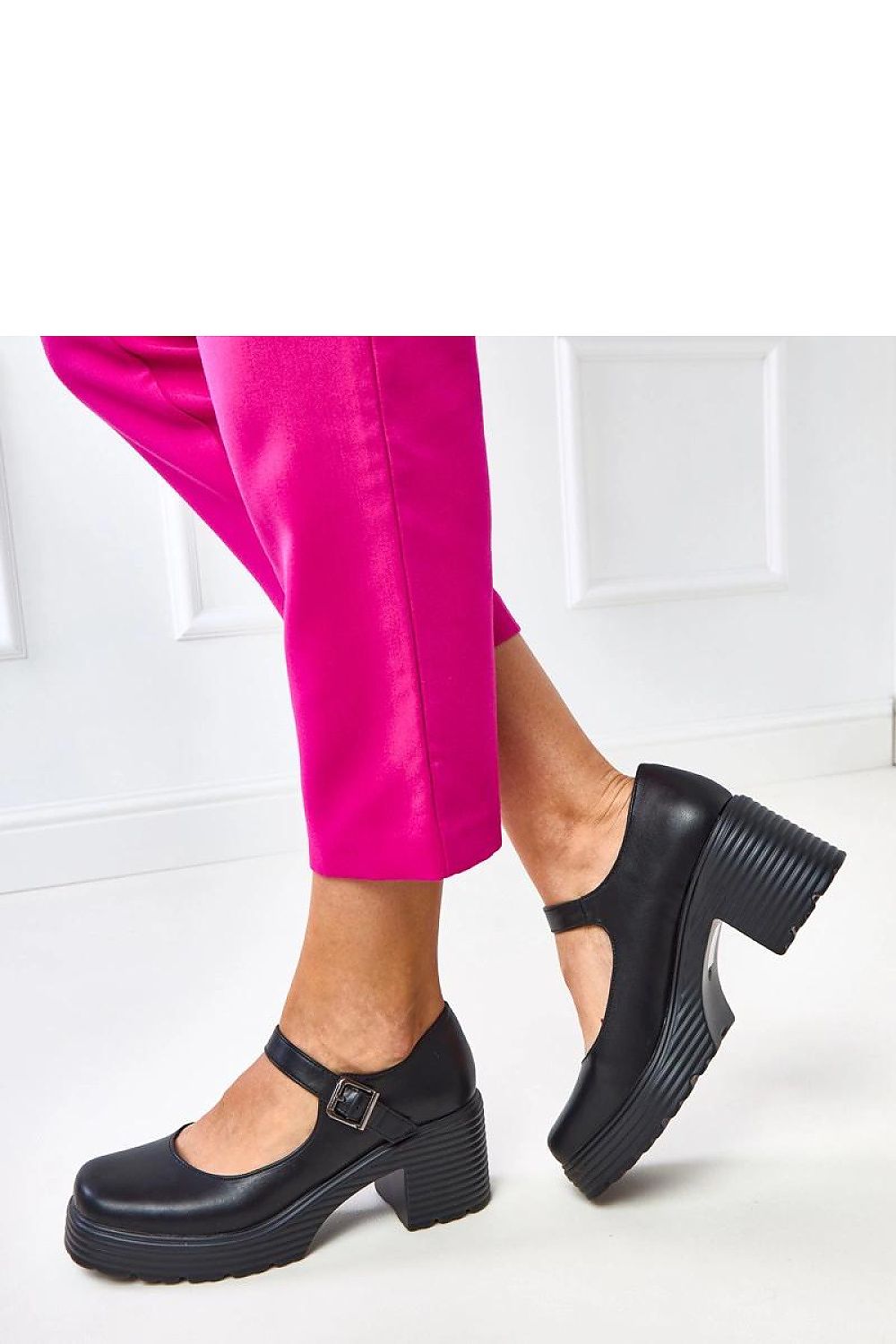 Heeled low shoes model 218165 Solea