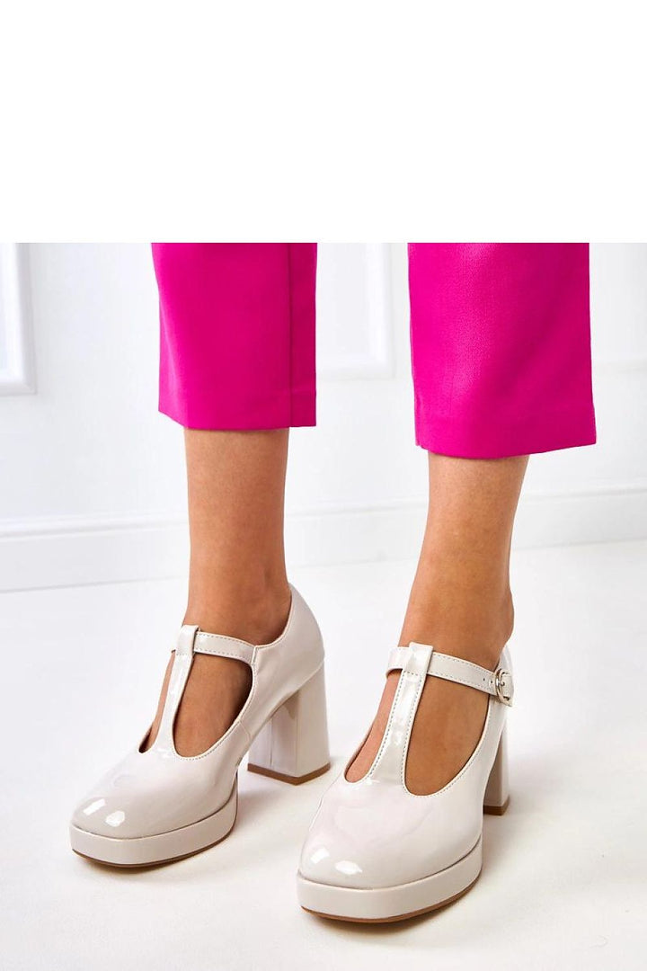 Heeled low shoes model 218175 Solea