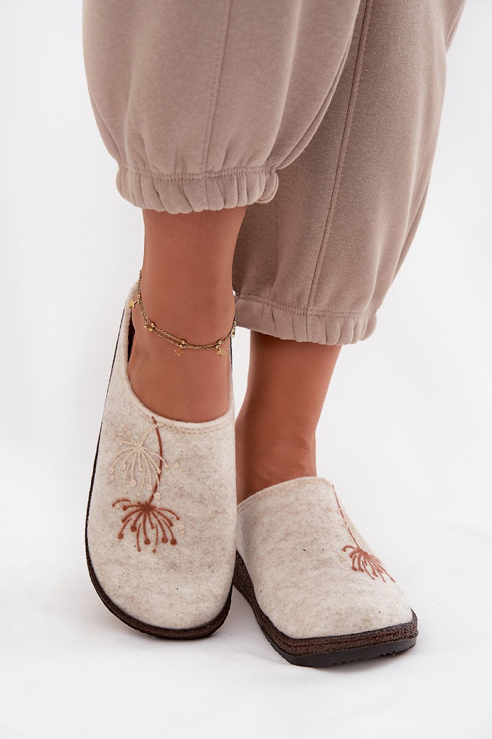 Slippers model 220065 Step in style