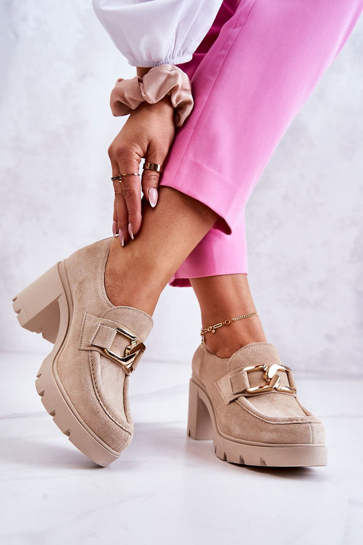 Zapatos bajos de tacón. Paso con estilo.