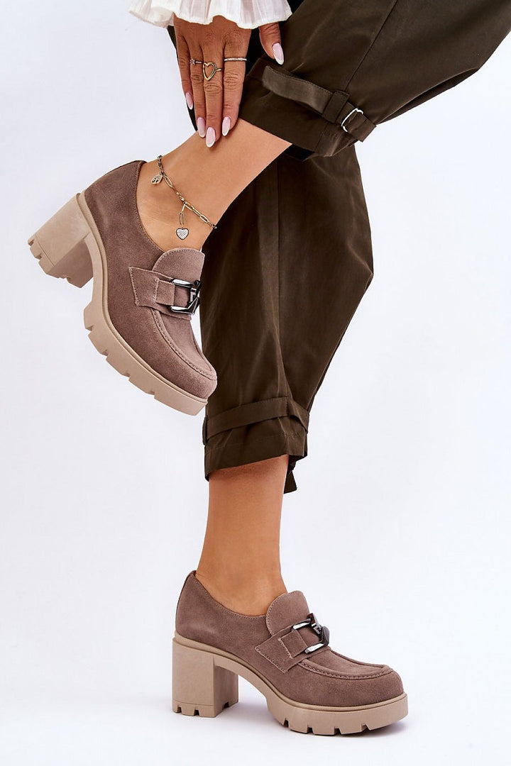 Zapatos bajos de tacón. Paso con estilo.