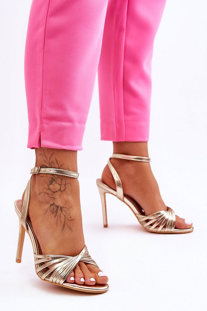 Heel sandals Step in style