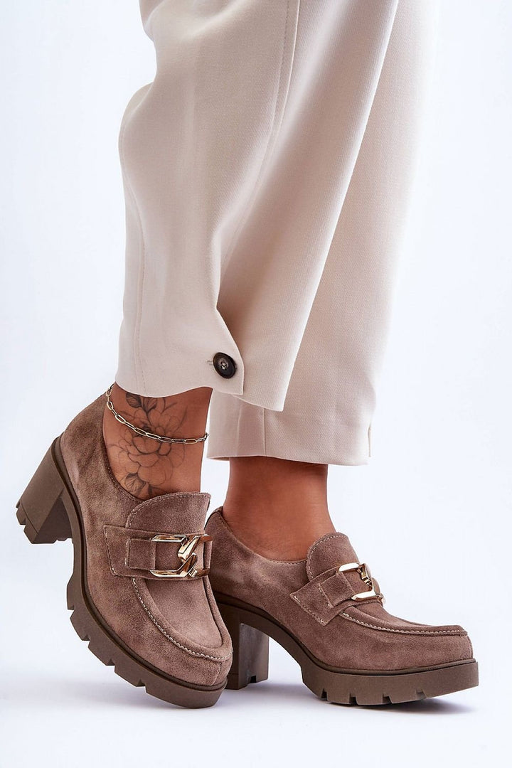 Zapatos bajos de tacón. Paso con estilo.