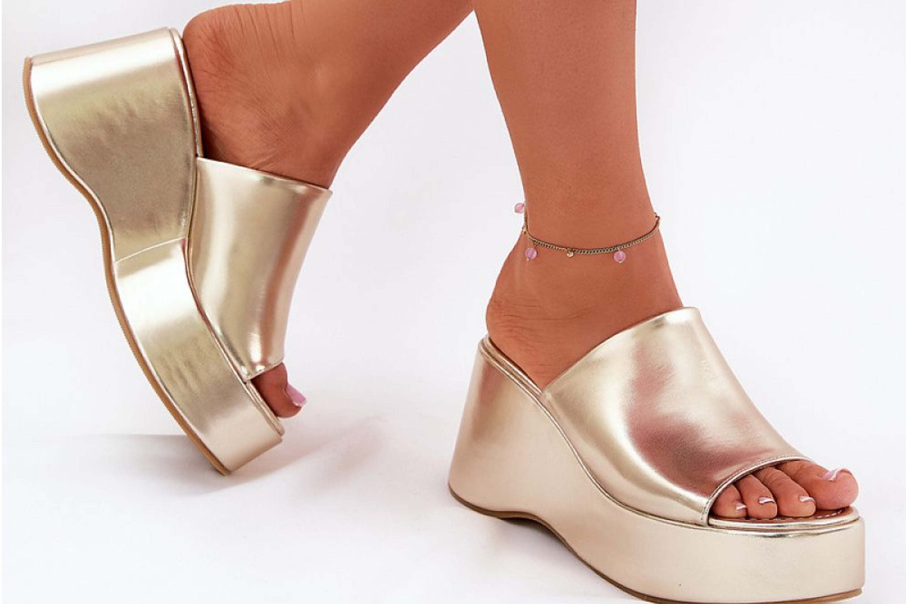 Stylish Women’s Flip Flops | Comfortable Footwear for Warm Days