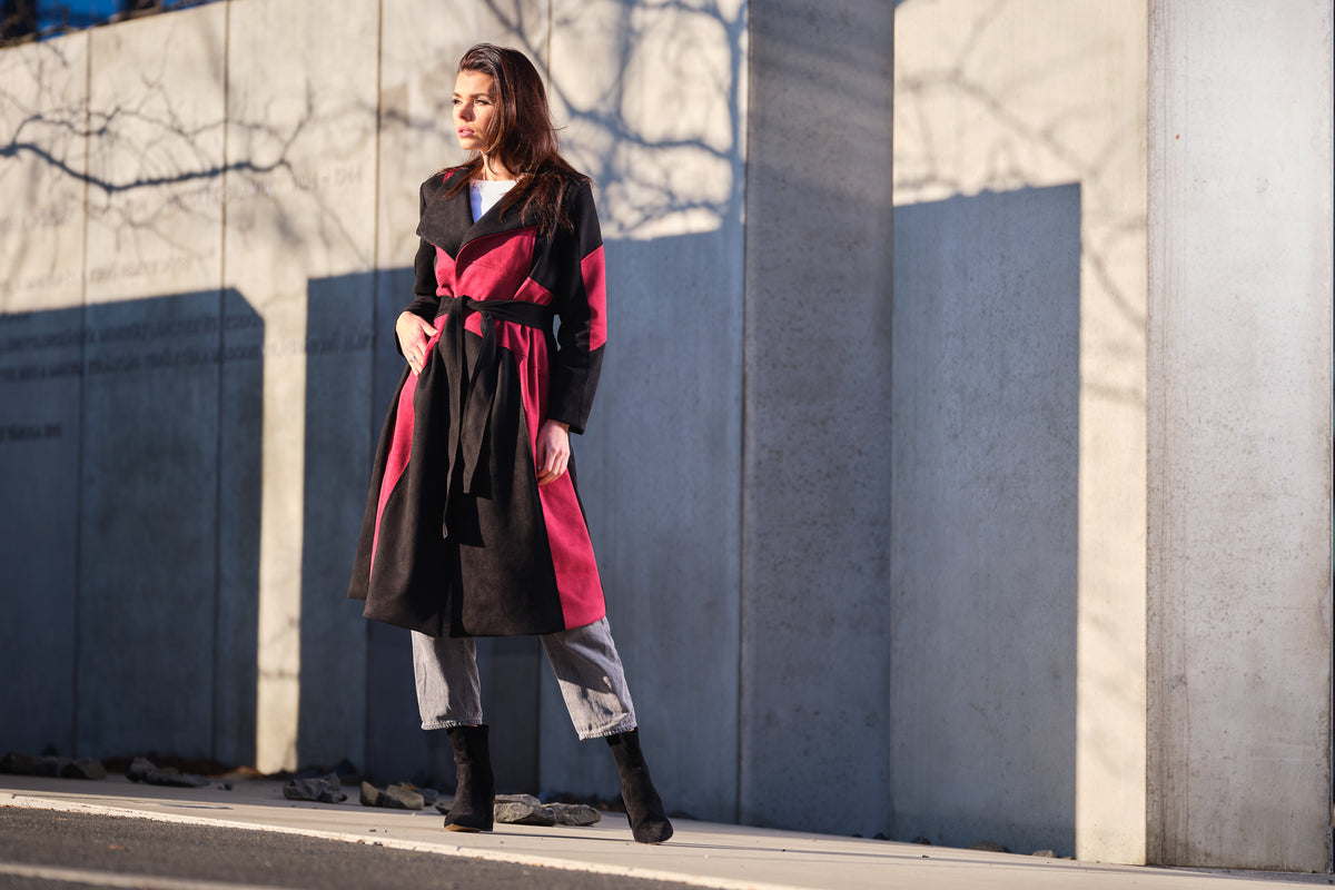 Shop women’s business jackets in elegant and professional designs. Perfect for office, meetings, and corporate events, combining style with comfort.