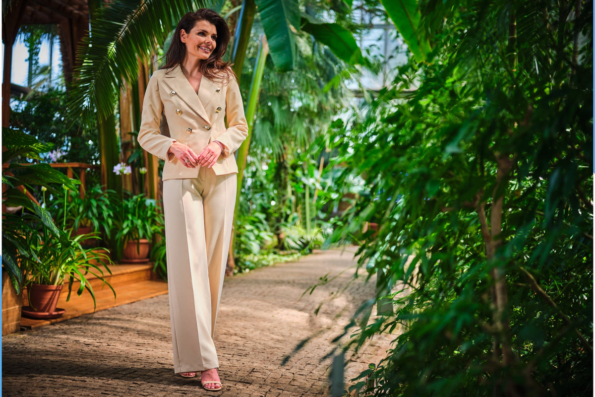 Shop women’s formal business trousers in elegant and professional designs. Perfect for office wear, meetings, and corporate events.