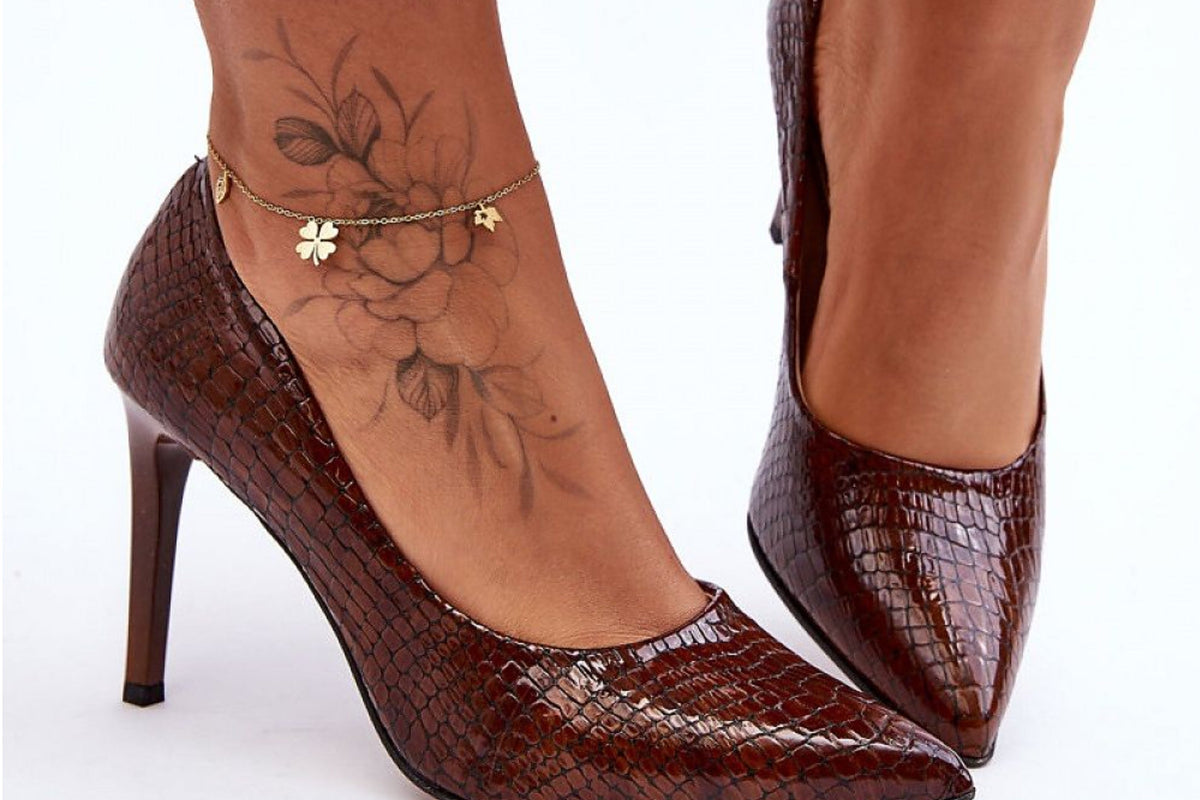 Elevate your wardrobe with our luxury dress shoes. Made from high-quality materials, these sophisticated heels bring a touch of class to any occasion, from formal events to special nights out.