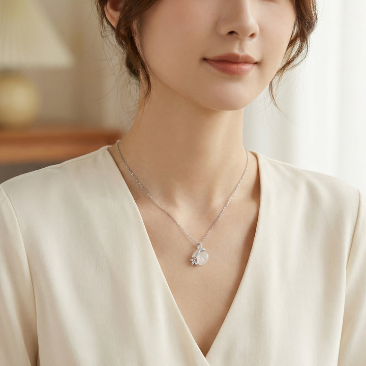 925 Sterling Silver Elegant Silver Shell Pendant Necklace with Shimmering Stone Accents