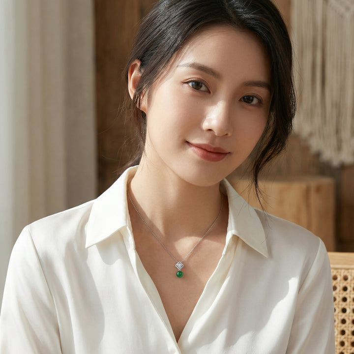 925 Sterling Silver Green Jade Bead Necklace – Diamond Clover Pendant in Elegant Silver