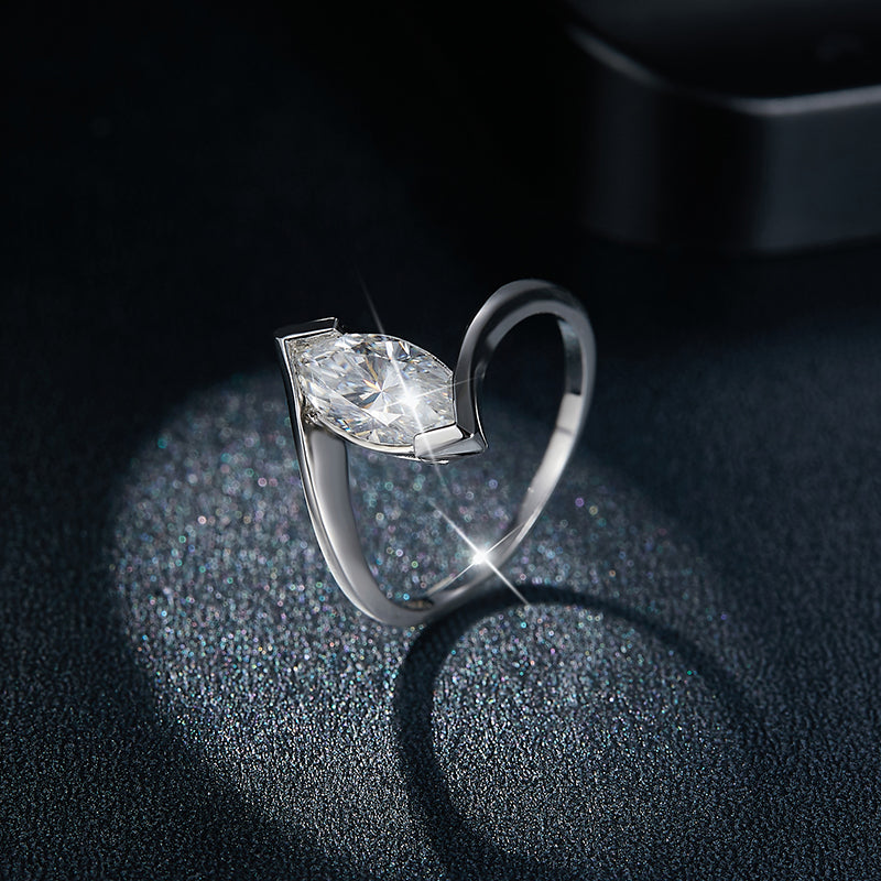 💍 Engraved Moissanite Ring – Gold-Plated S925 Silver Minimalist Luxury (Sizes 5–9) 💍