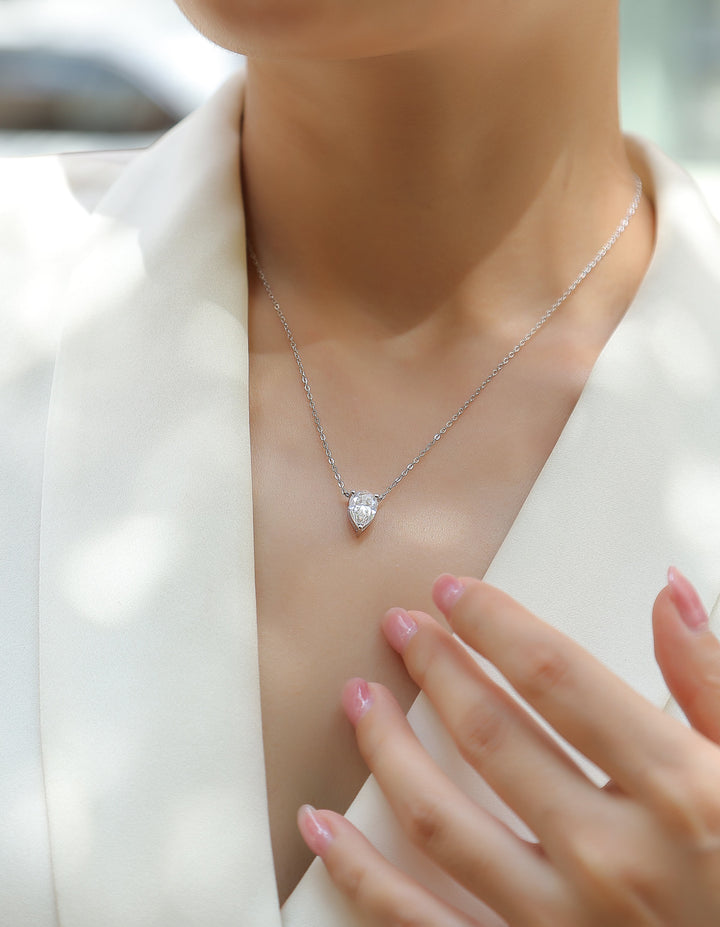 ✨ S925 Platinum-Plated Pear-Cut Moissanite Pendant Necklace ✨