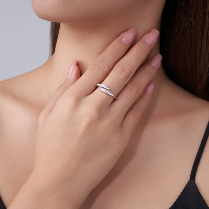 🌙 Moon-Shaped Moissanite Minimalist Ring – Platinum-Plated S925 Silver (3.2g, Sizes 5–9) 🌙