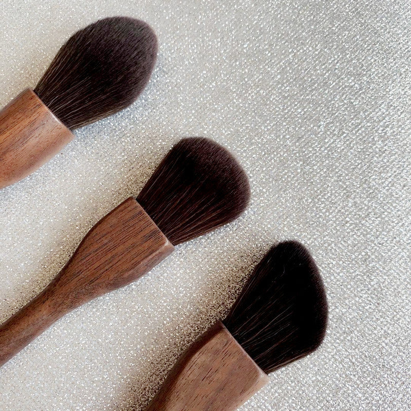 ✨ Handmade Antique Makeup Brush — Walnut Wood Beauty Tool 💄🌿