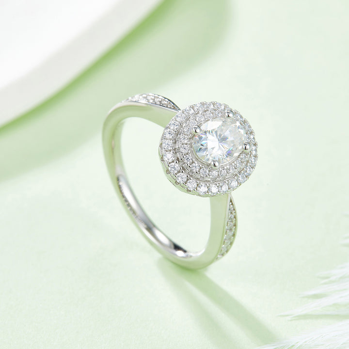 💍 Egg-Shaped Moissanite Ring – Platinum-Plated S925 Silver (5×7 mm, Sizes 5–9) 💍