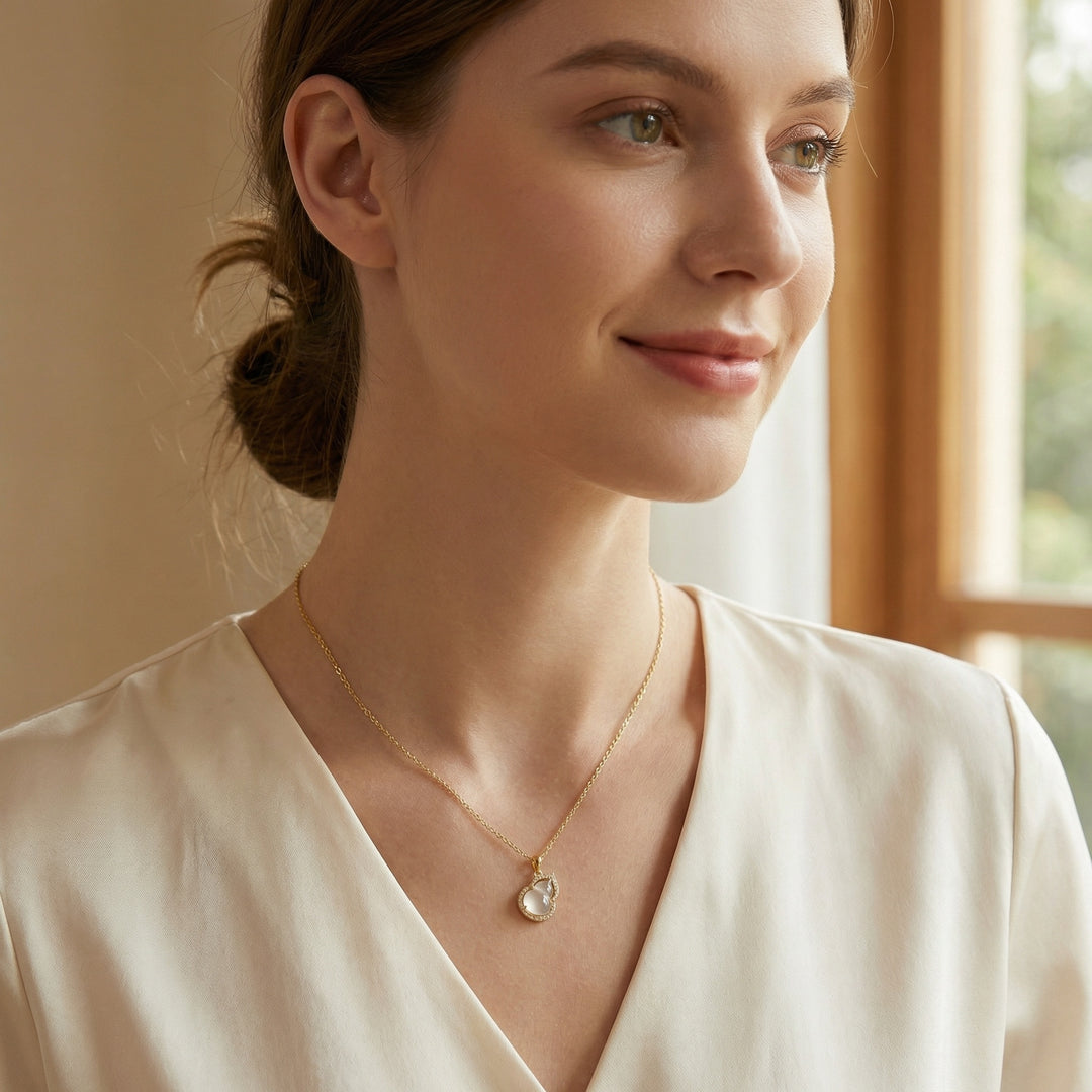 ✨ 925 Sterling Silver Shimmering Gourd-Shaped Moonstone Pendant Necklace with Crystal Halo ✨