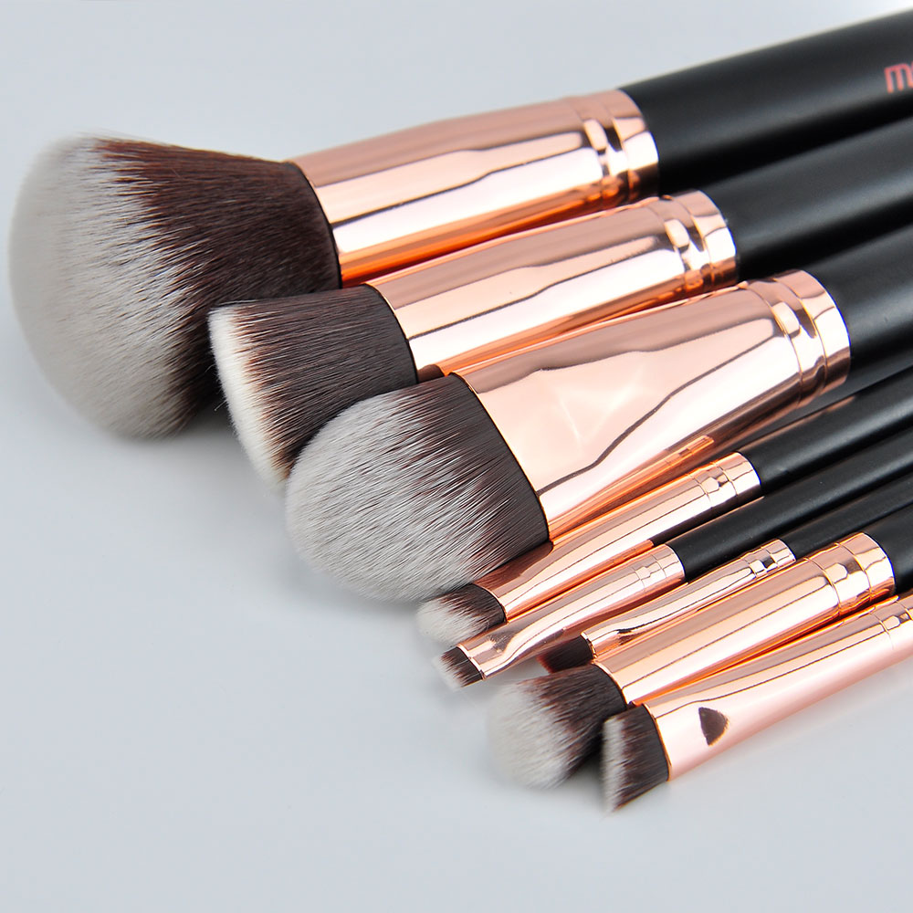 ✨ Rose Gold Makeup Brush — Elegant Beauty Tool 💄✨