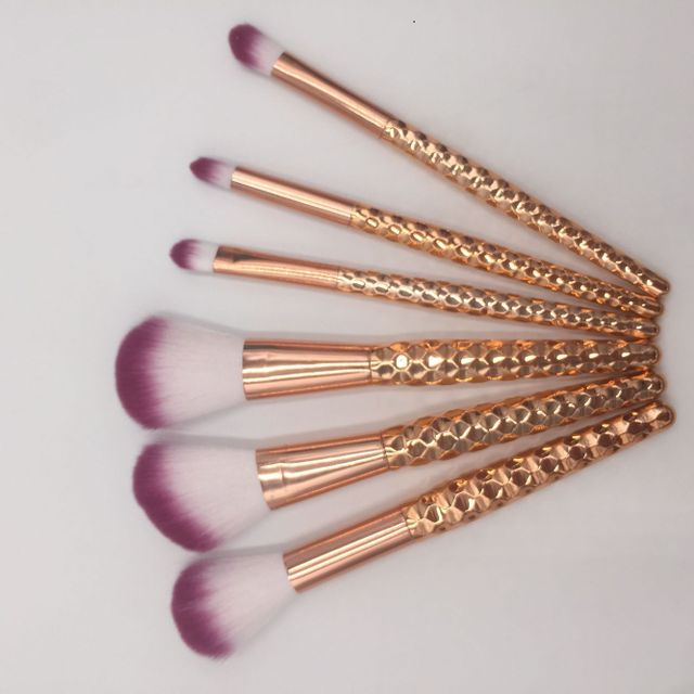 ✨ 6-Piece Fish Scale Honeycomb Makeup Brush Set 💄🐟