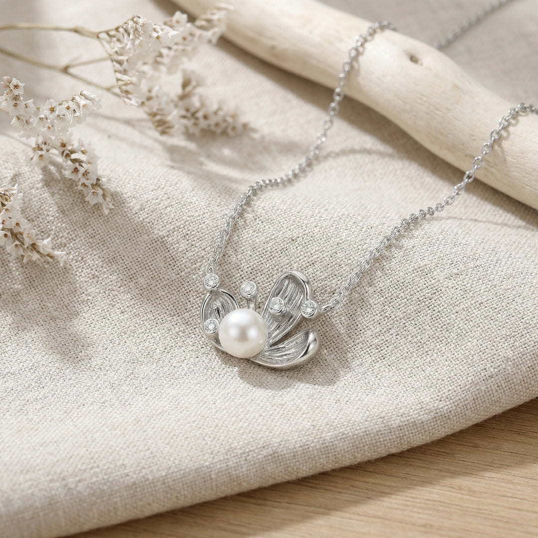 ✨ 925 Sterling Silver Pearl & Sparkling Diamond Floral Pendant Necklace ✨