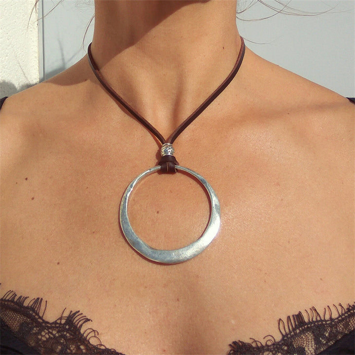 Minimalist Silver Round Ring Pendant Necklace – Geometric Snake Chain