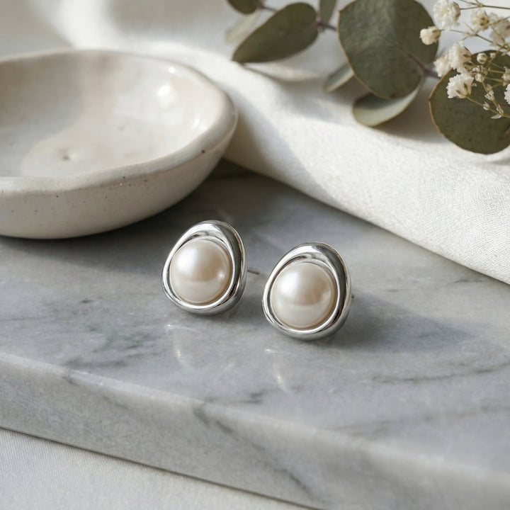 ✨ 925 Sterling Silver Triangular Pearl Stud Earrings ✨