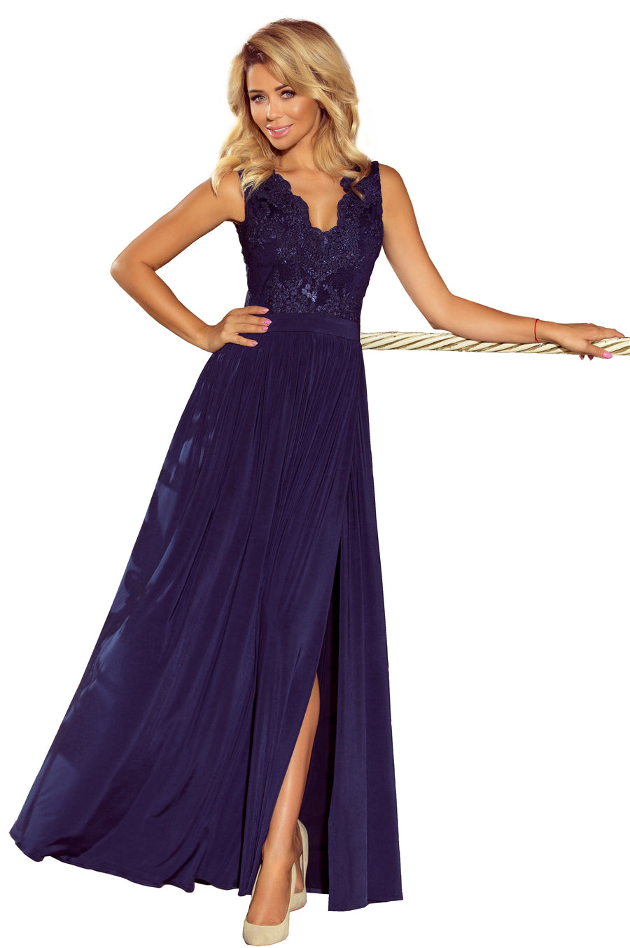 Long sleeveless dress with embroidered cleavage - dark blue