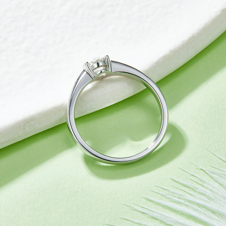 💍 Egg-Shaped Moissanite Ring – Platinum-Plated S925 Silver (4×6 mm, 2g, Sizes 5–9) 💍