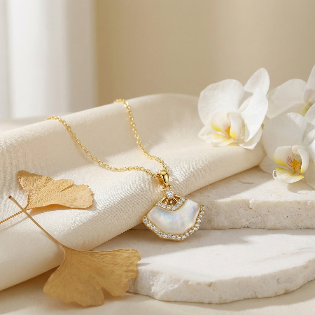 ✨ 925 Sterling Silver Fan-Shaped Mother-of-Pearl Necklace