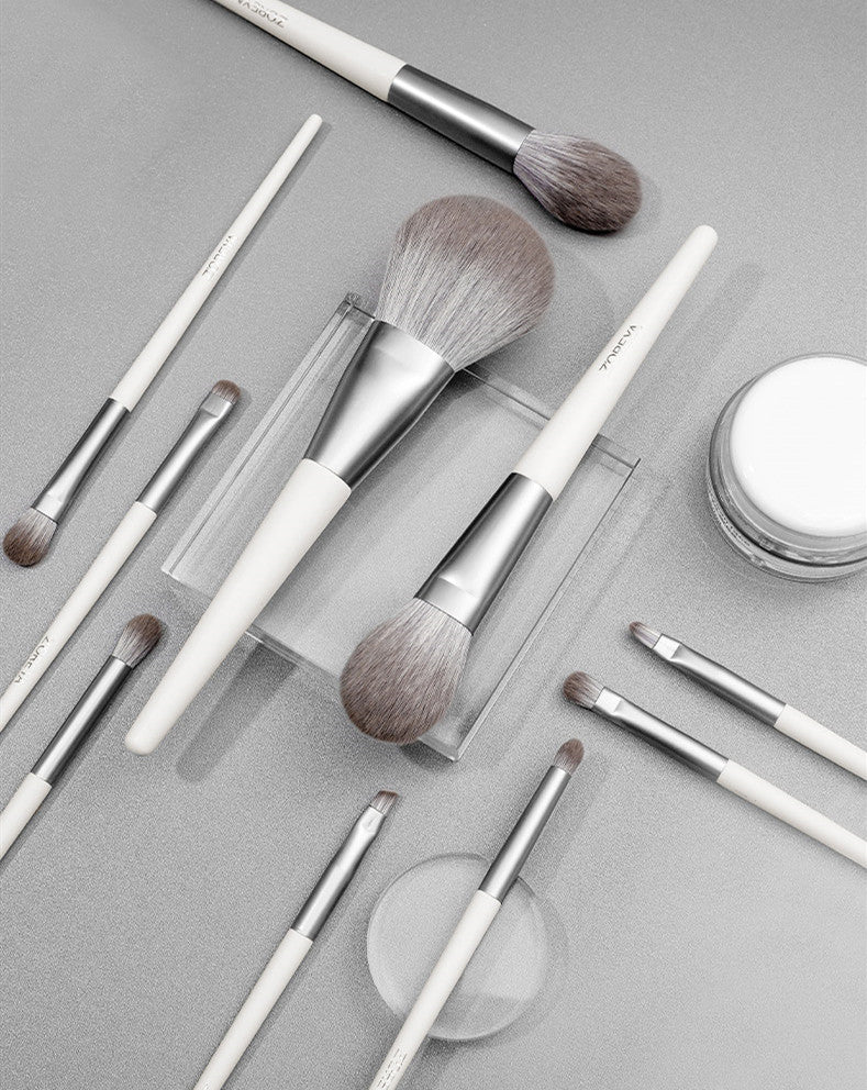 ✨ Silver Foxtail 10-Piece Makeup Brush Set — Beauty Tools Kit 💄🦊