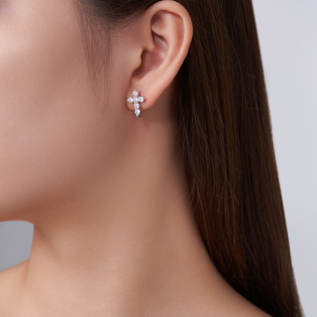 A Luxurious And Fashionable Minimalist Jewelry Earring Set Featuring Top-quality Moissanite Stones, Made Of S925 Silver Electroplated With Platinum.