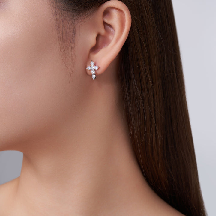 A Luxurious And Fashionable Minimalist Jewelry Earring Set Featuring Top-quality Moissanite Stones, Made Of S925 Silver Electroplated With Platinum.