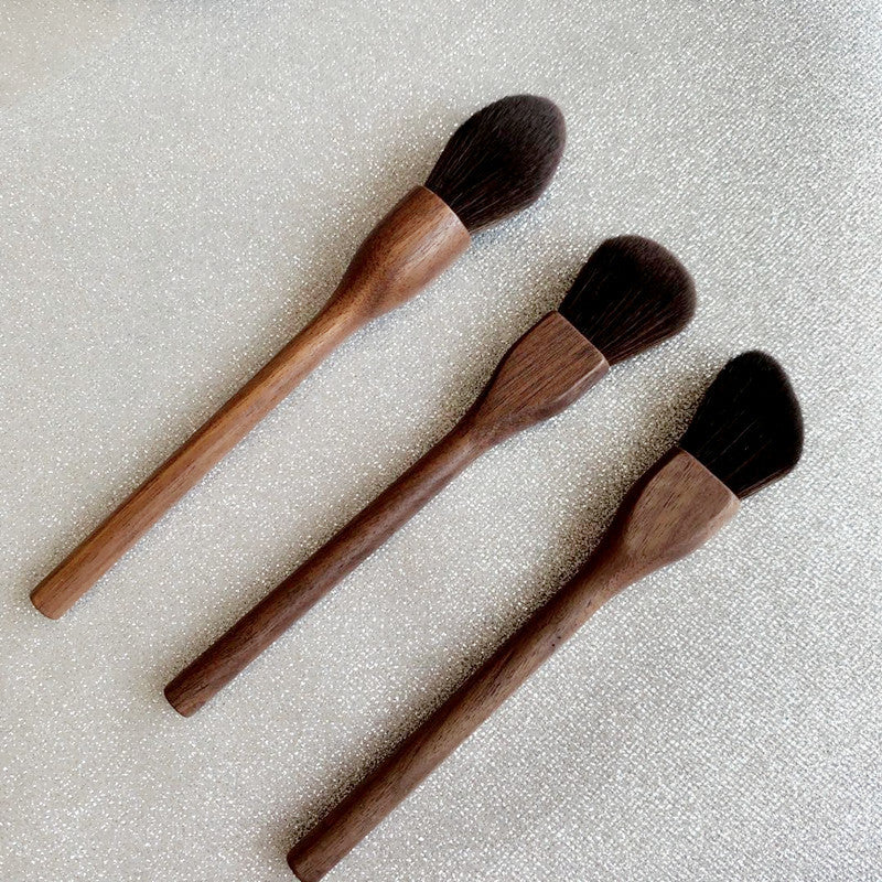 ✨ Handmade Antique Makeup Brush — Walnut Wood Beauty Tool 💄🌿
