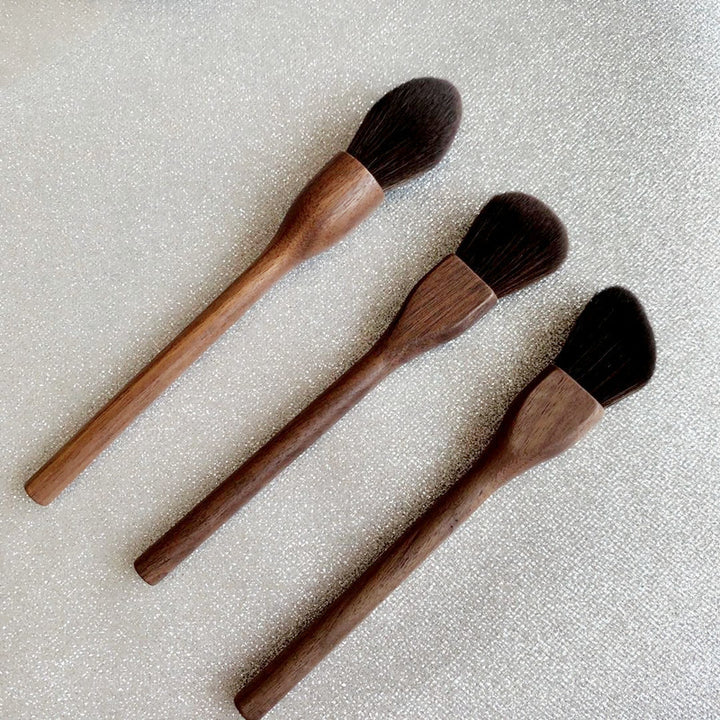 ✨ Handmade Antique Makeup Brush — Walnut Wood Beauty Tool 💄🌿