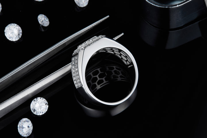 💍 Men’s Minimalist Moissanite Ring – Platinum-Plated S925 Silver (7.3g, Sizes 5–9) 💍