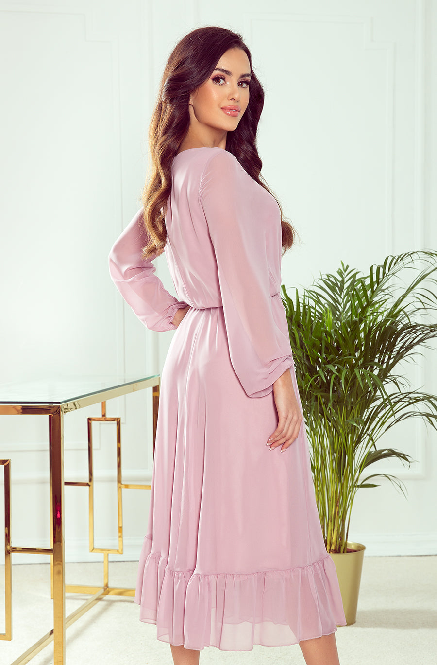 Chiffon midi dress with a neckline and frill - dirty pink