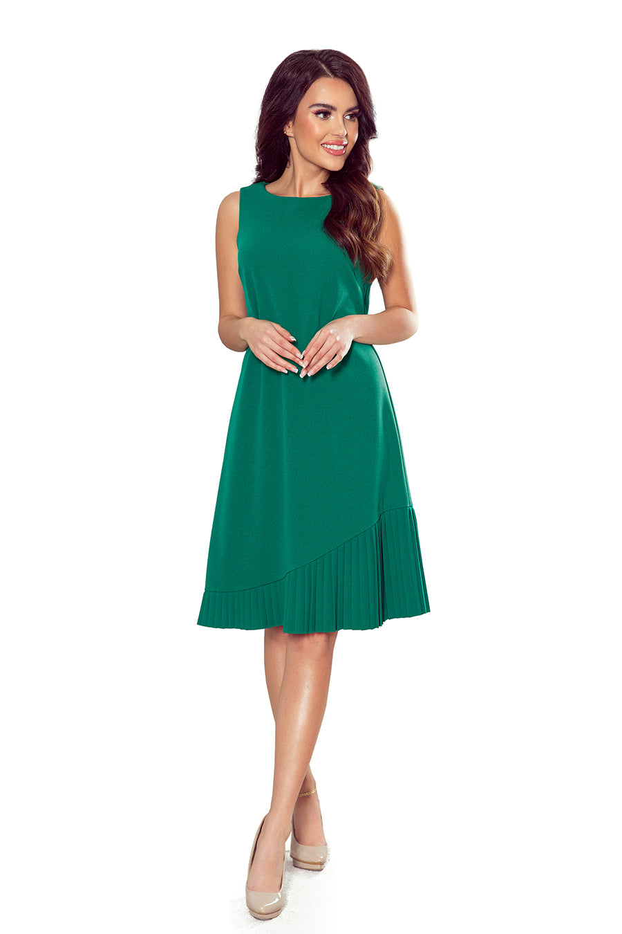 Trapezoidal dress with asymmetrical pleat - green