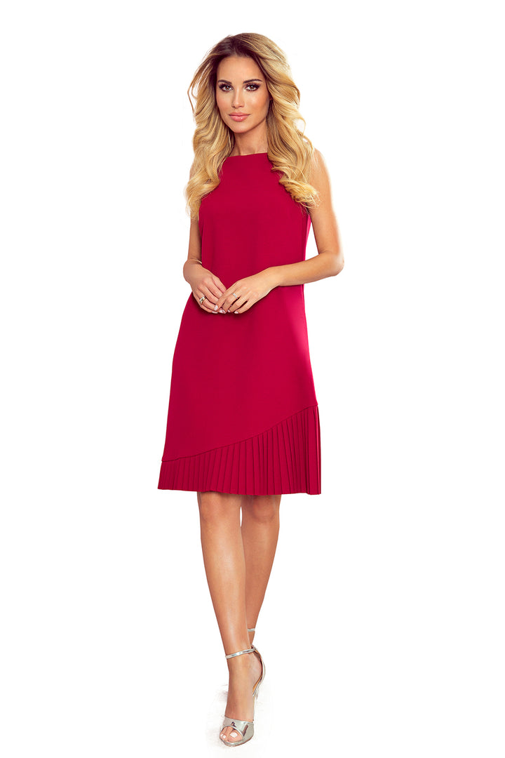 Trapezoidal dress with asymmetrical pleat - red