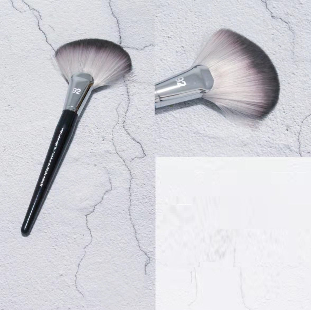 ✨ Single Multi-Function Fan-Shaped Makeup Brush 💄