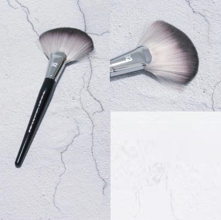 ✨ Single Multi-Function Fan-Shaped Makeup Brush 💄