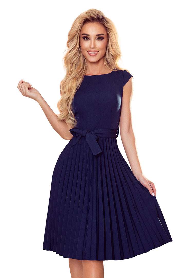 LILA Pleated dress with short sleeves - dark blue