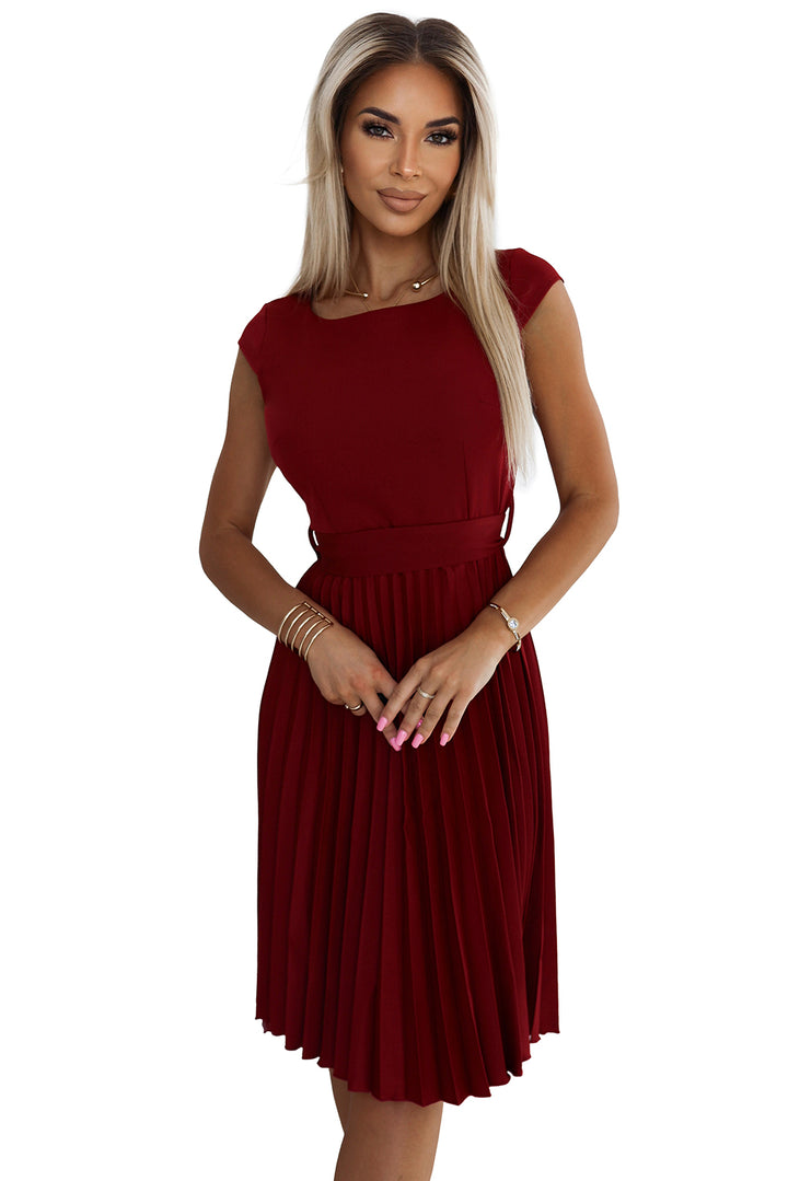 LILA Pleated dress with short sleeves - color burgundy