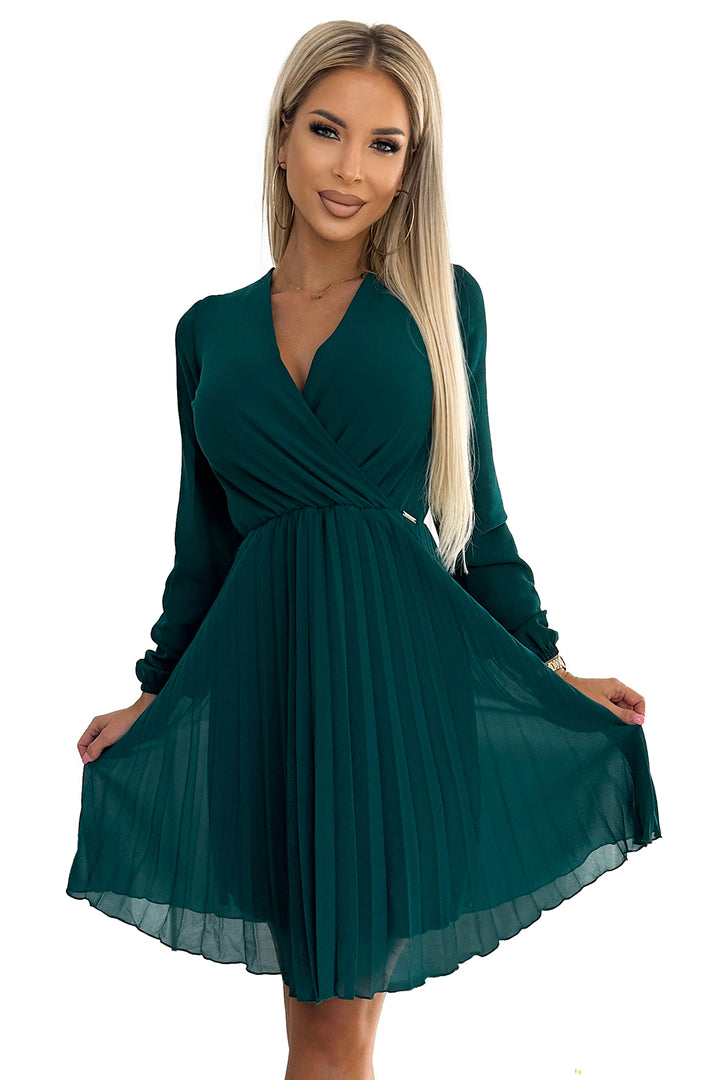 ISABELLE Pleated chiffon dress with a neckline - green