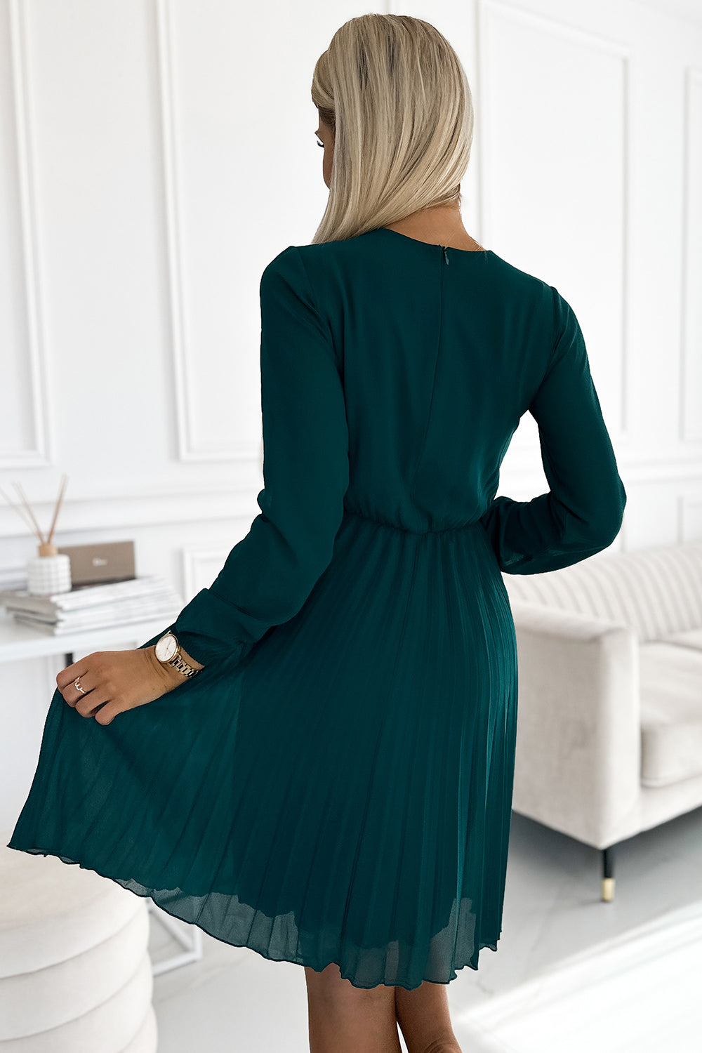 ISABELLE Pleated chiffon dress with a neckline - green