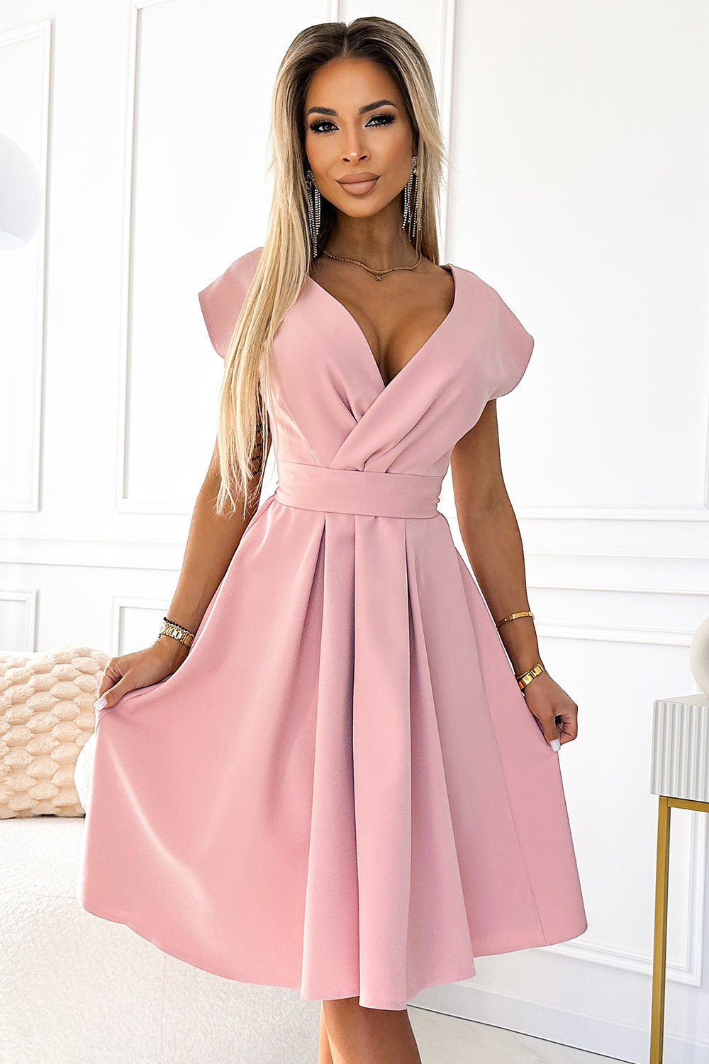 Flared dress with a neckline - powder pink