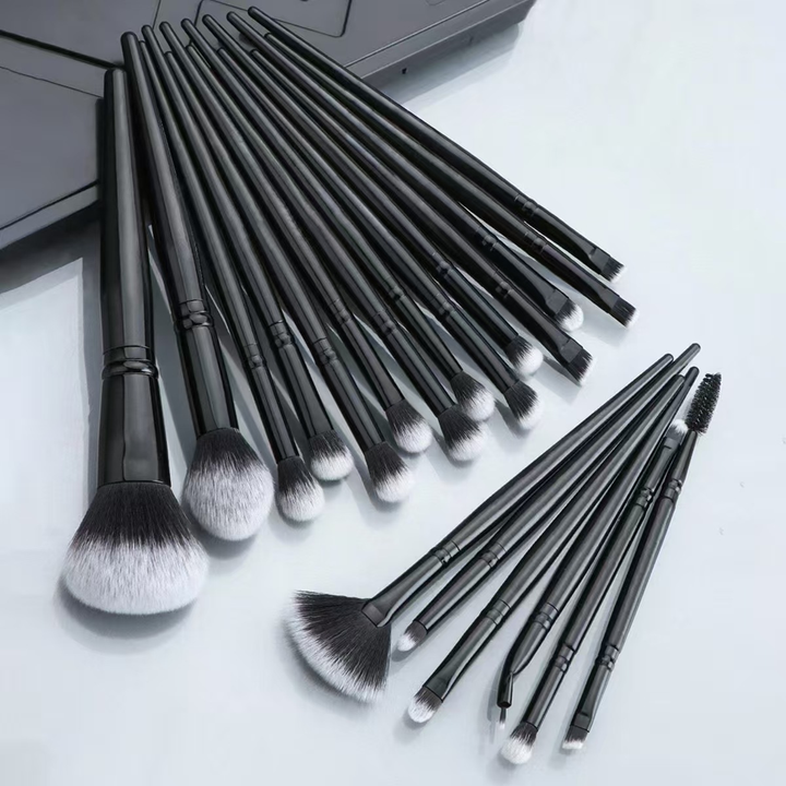 🖌️ 20-Piece Black Makeup Brush Set – Fiber Wool Brushes with Aluminum Tube & Plastic Handle 💄✨