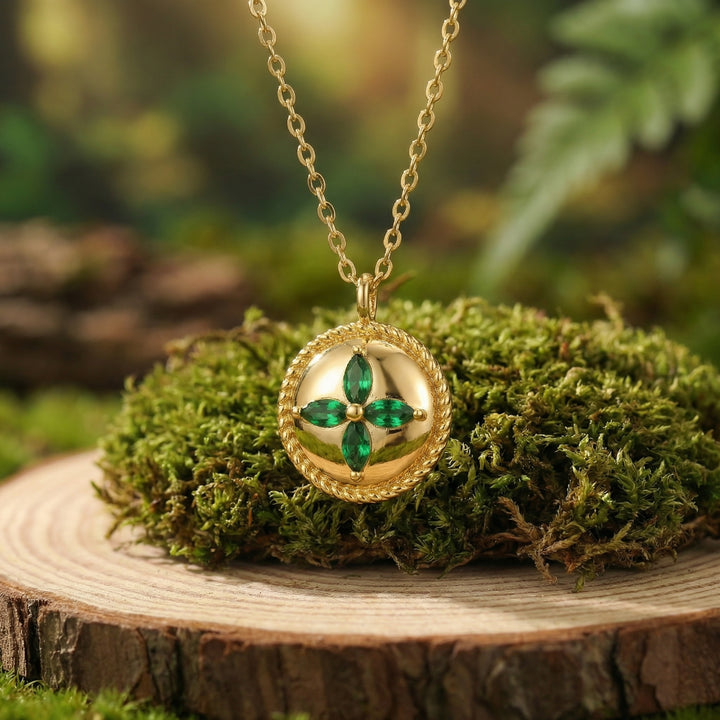 🍀 Emerald Green Floral Medallion Necklace