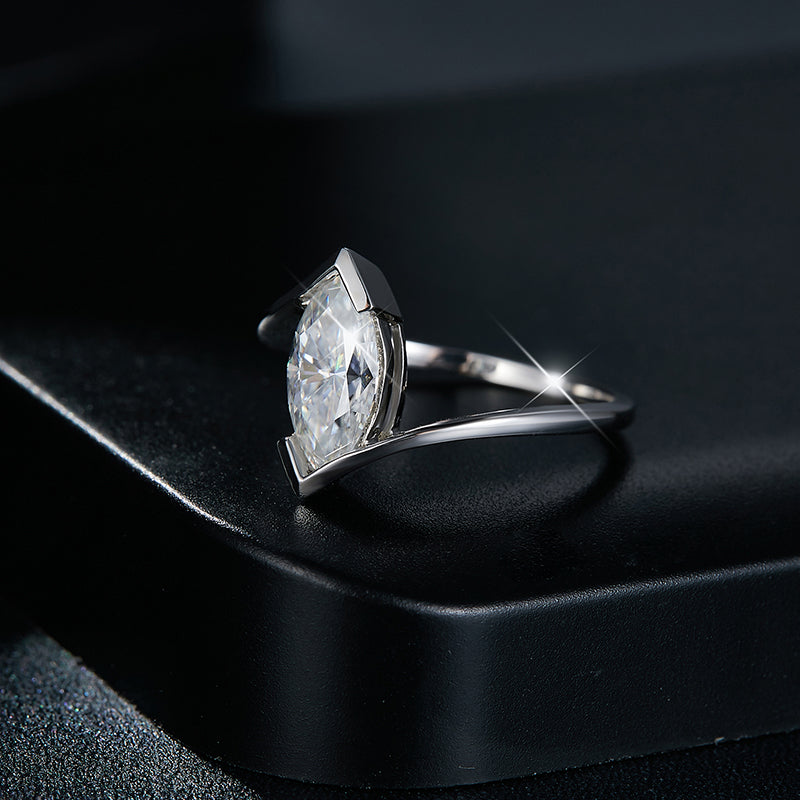 💍 Engraved Moissanite Ring – Gold-Plated S925 Silver Minimalist Luxury (Sizes 5–9) 💍