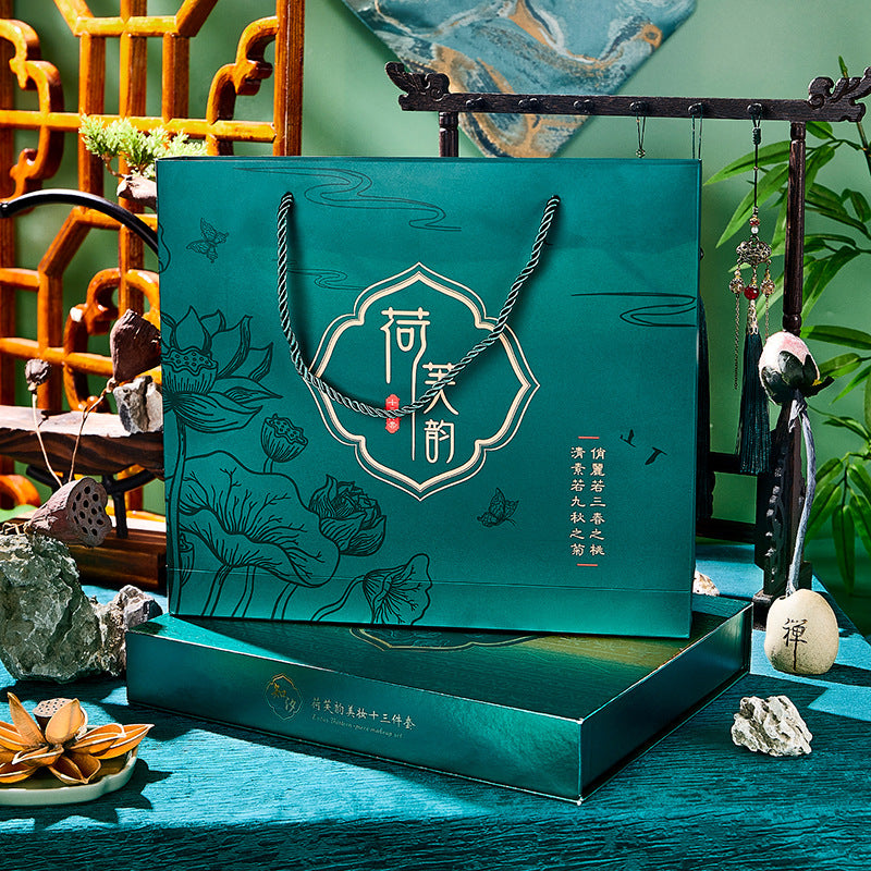 🏮 Ancient Style Carved Beauty Set – 13-Piece National Fashion Makeup Gift Set (Ivory White) ✨