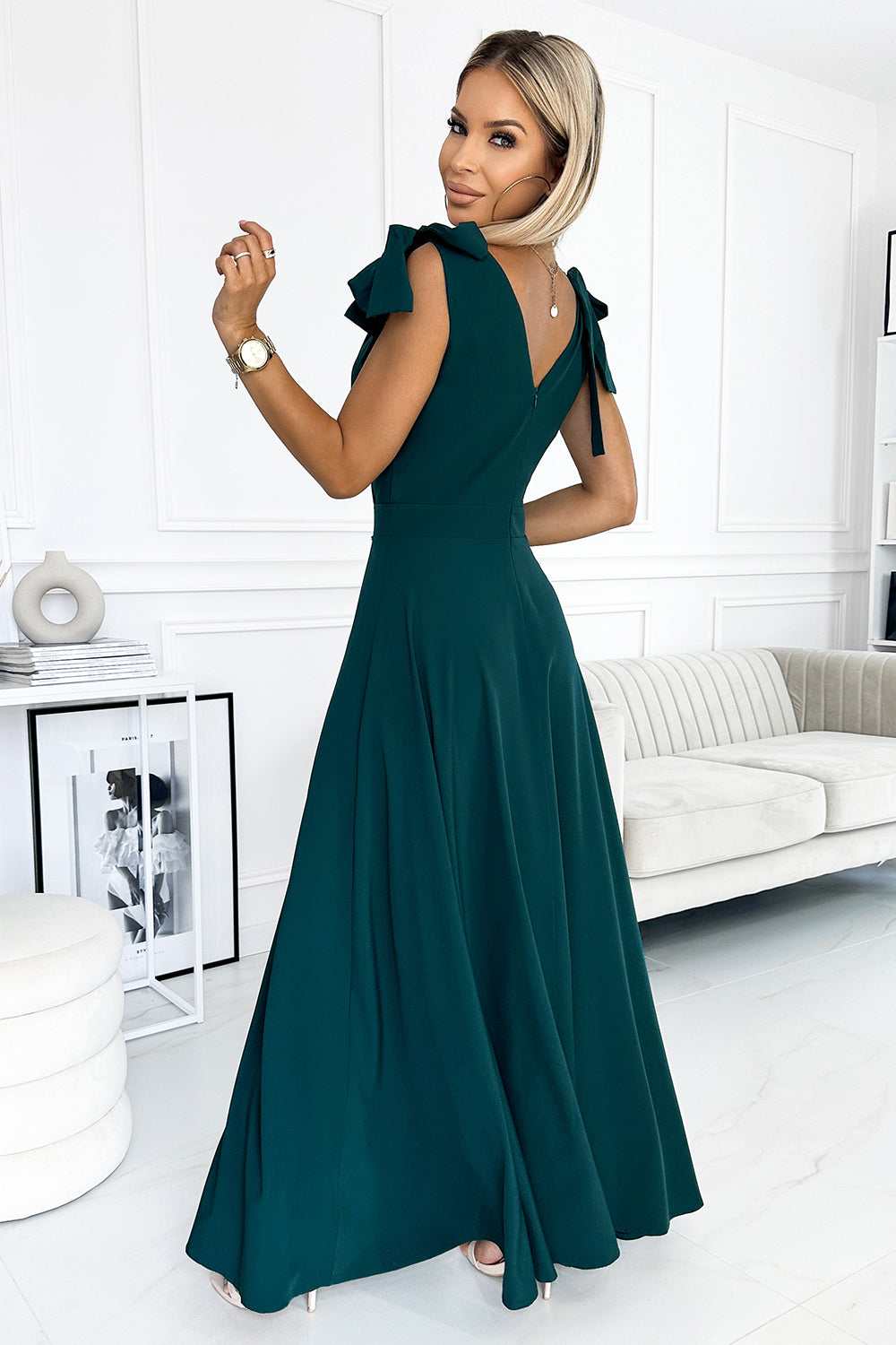 ELENA Long dress with a neckline and ties on the shoulders - GREEN